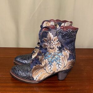 L'ATISTE By Spring Step Siren Genuine Leather Bootie Women’s 39 / US 8.5